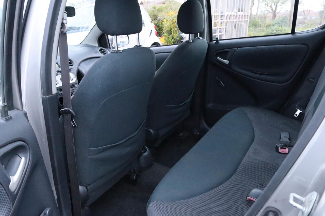 Toyota Yaris 1.4 tdi D-4D cat 5 porte Sol