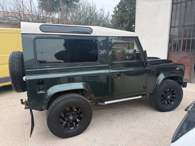 Land Rover Defender 90 2.4 TD4 Station Wagon E