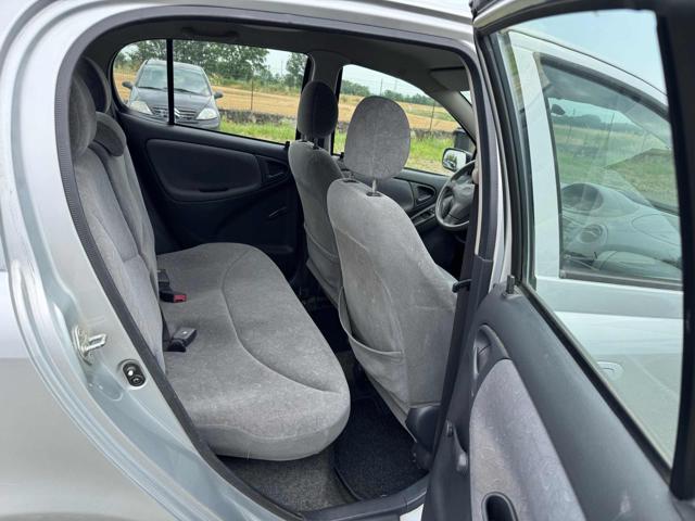 TOYOTA Yaris 1.0i 16V cat 5 porte