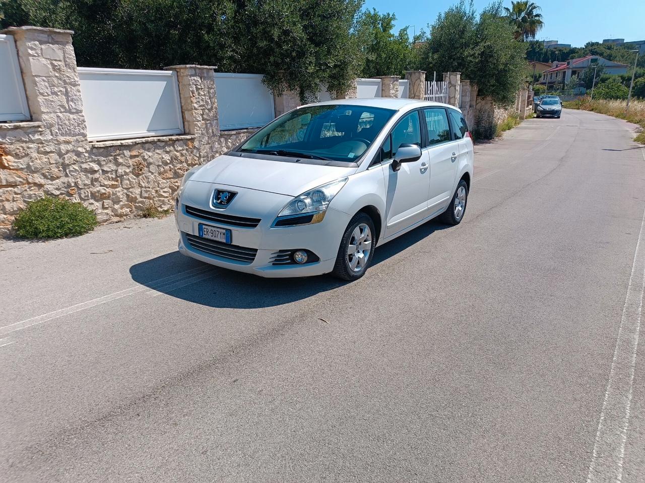 Peugeot 5008 1.6 HDi 115CV Active"accetto permuta"