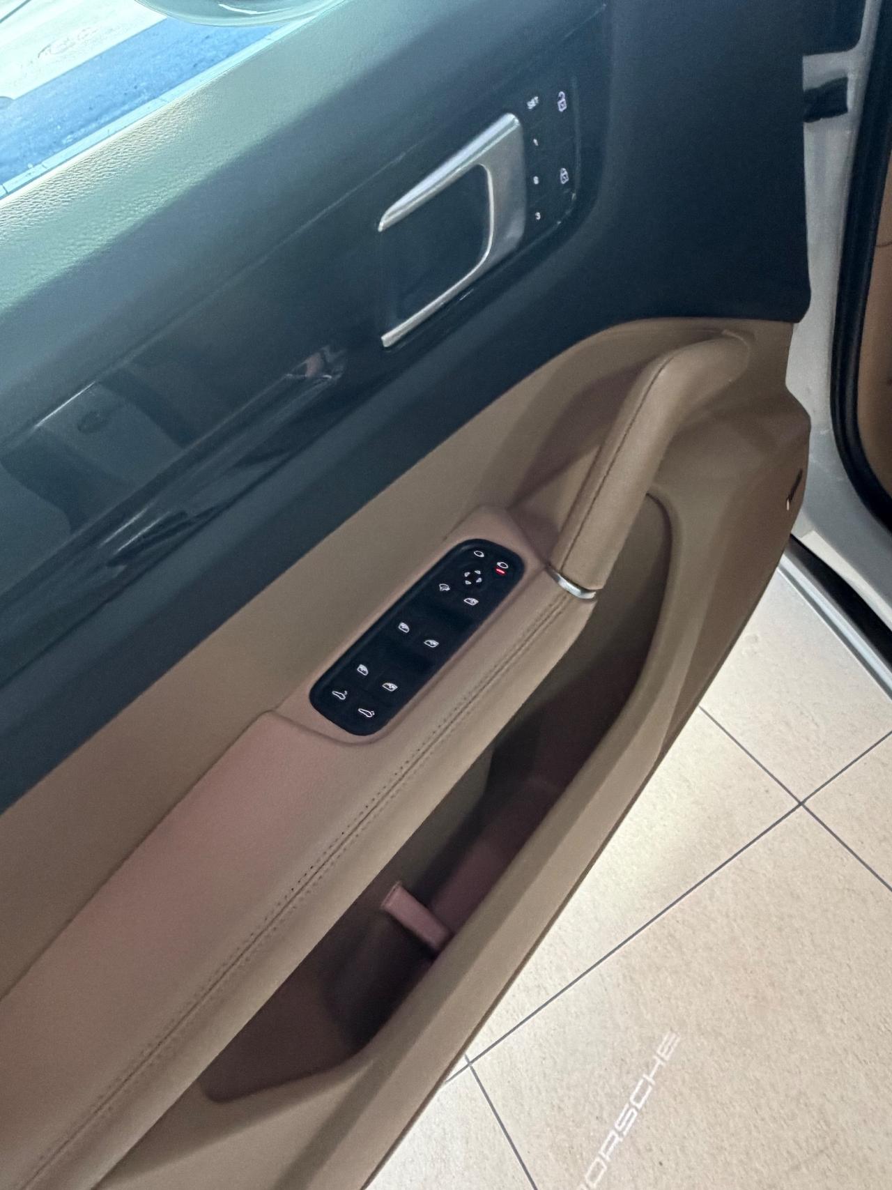 Porsche Cayenne 3.0 COUPE V6 340 KM71.000