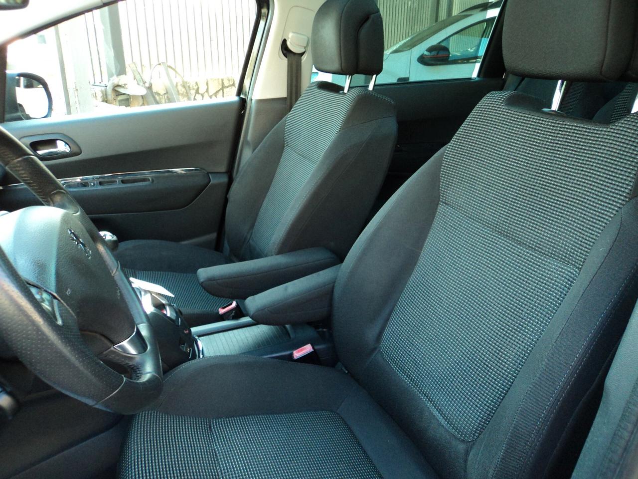 Peugeot 5008 1.6 HDi 112CV Féline