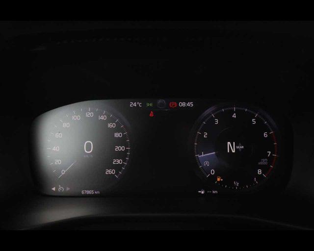 VOLVO XC40 T2 Momentum Core