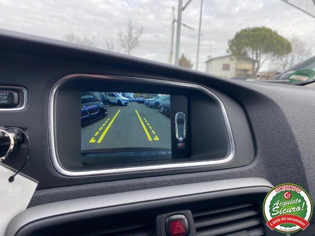 VOLVO V40 D3 Momentum