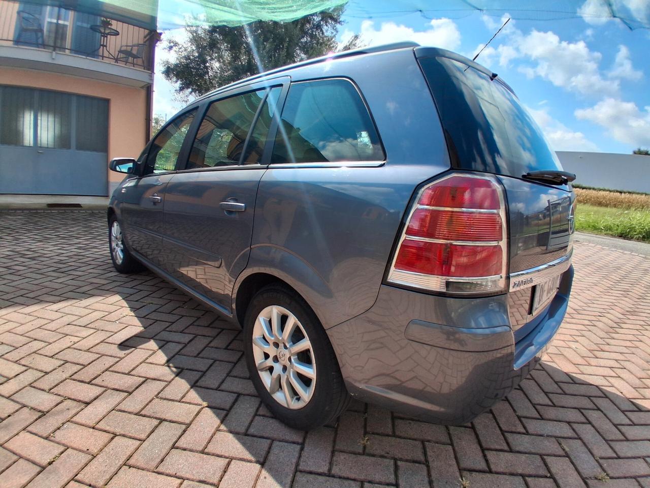 Opel Zafira 1.8 16v vvt club
