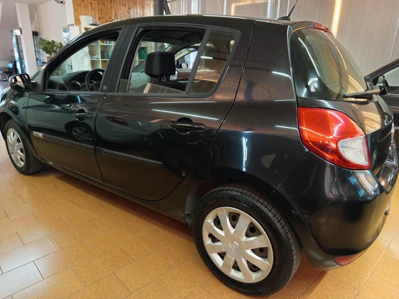 Renault Clio 1.2 16V 5 porte Luxe, 144 Mila chilometri ok neopatentati