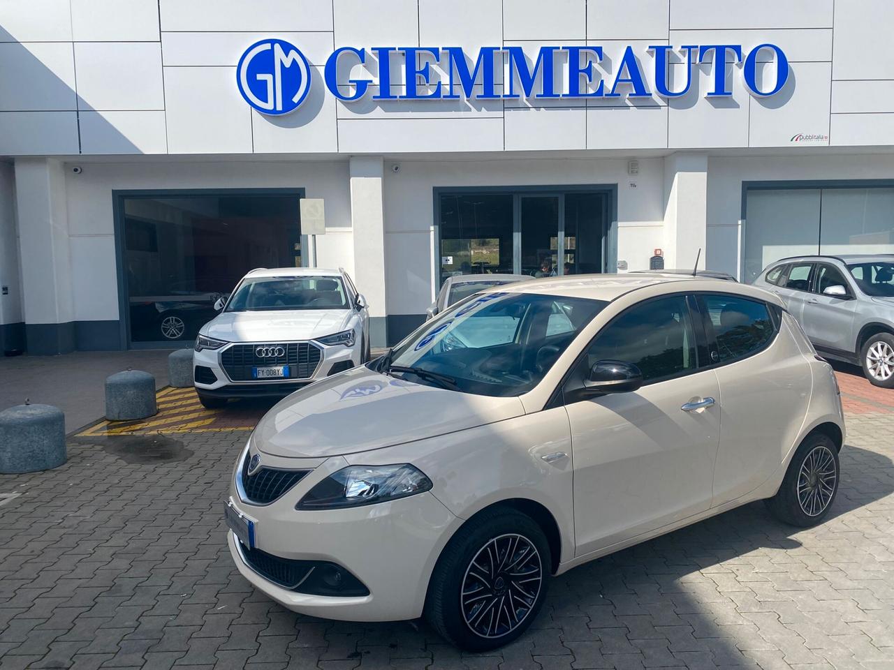 Lancia Ypsilon 1.0 FireFly 5 porte S&S Hybrid Ecochic Silver