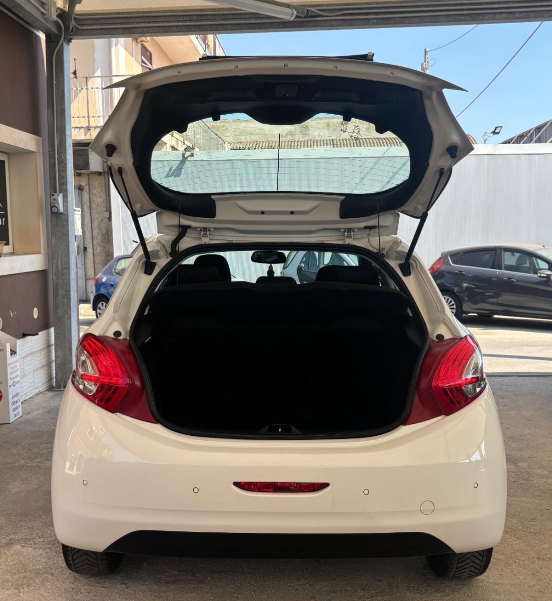 PEUGEOT - 208 - 1.4 HDi 68 CV 5p. Allure