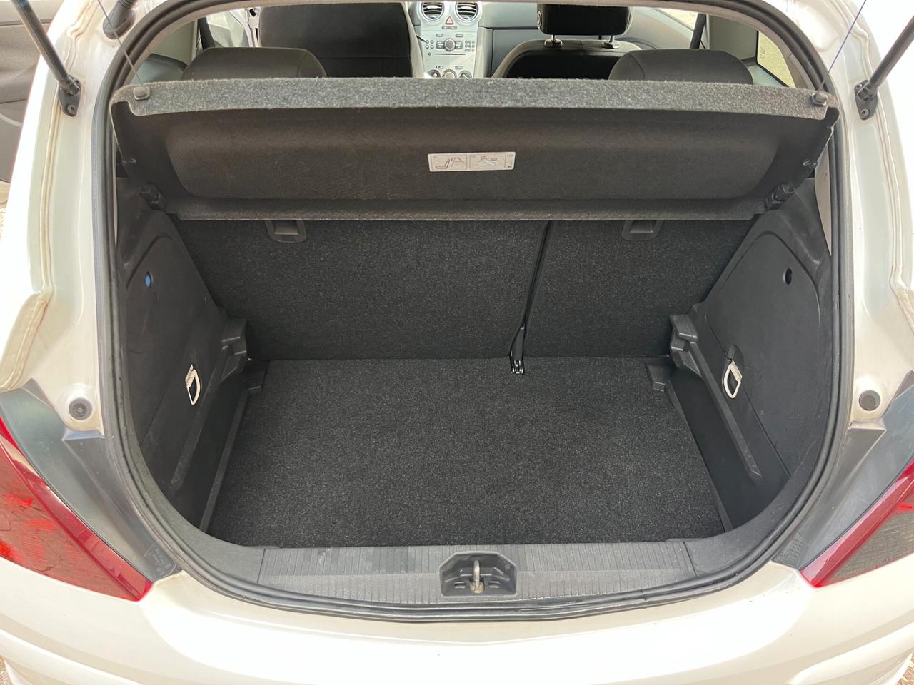 Opel Corsa 1.4 16V 3 porte Sport