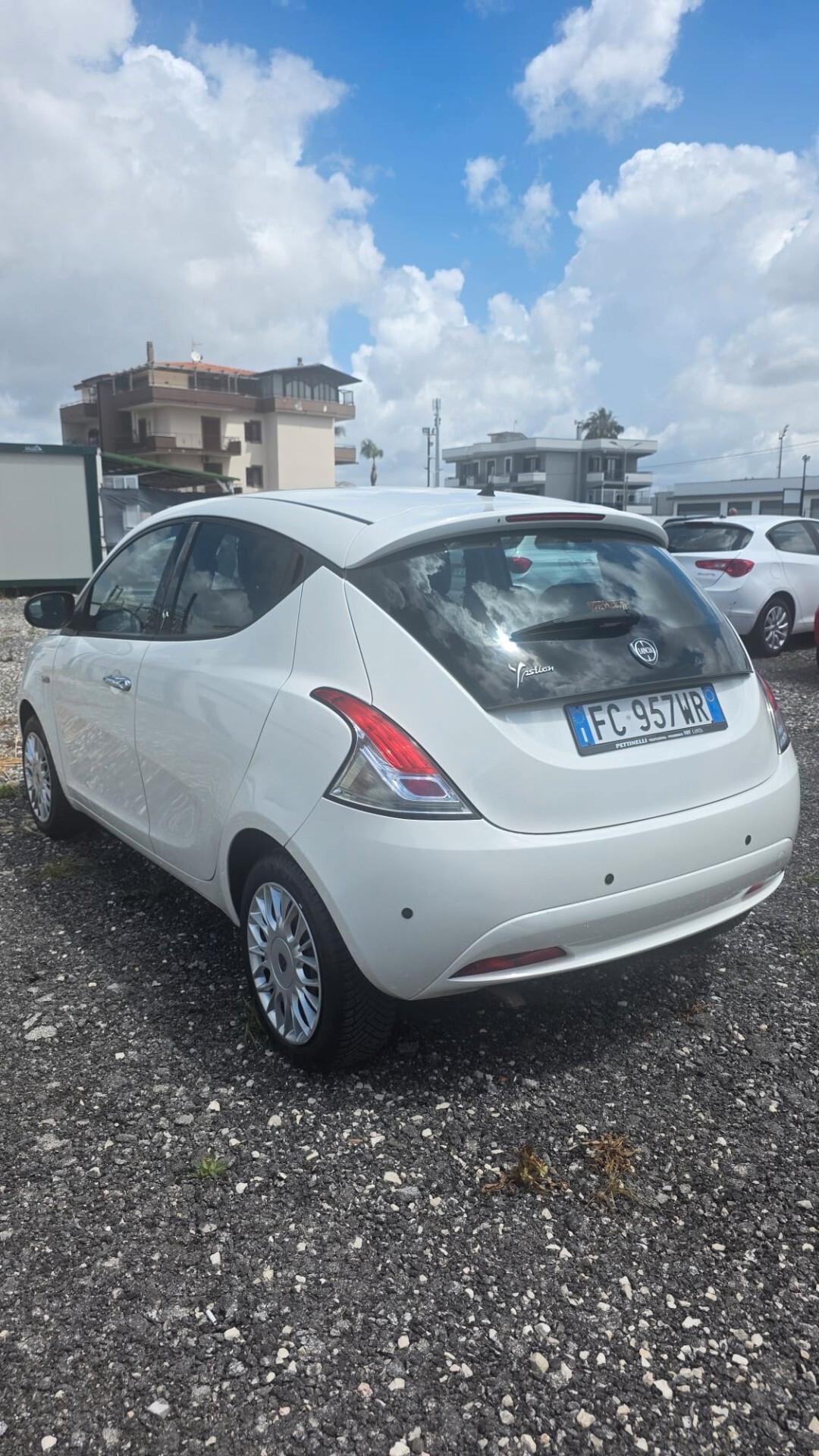 Lancia Ypsilon 1.2 69 CV 5 porte Platinum