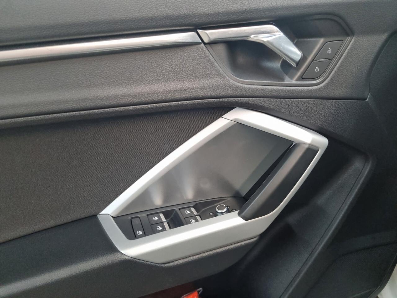 Audi Q3 35 TDI S tronic Business