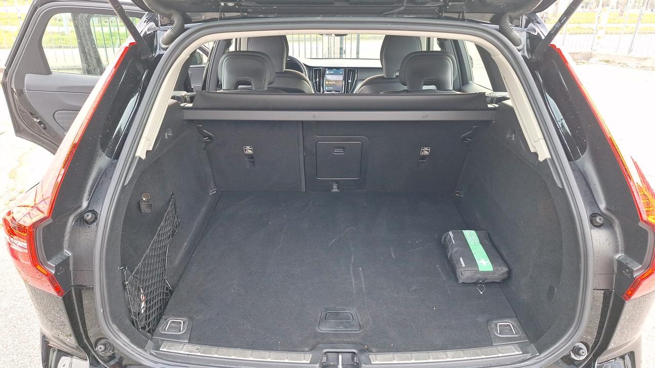 Volvo XC 60 XC60 B4 (d) AWD automatico Essential