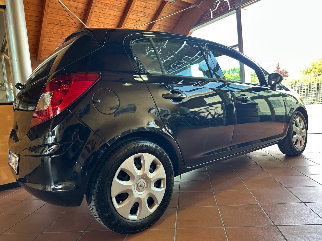 Opel Corsa 1.2 5 porte Cosmo cambio automatico