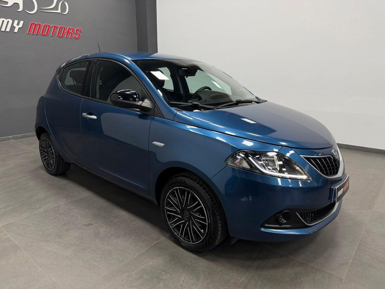 Lancia Ypsilon 1.0 FireFly 5 porte S&S Hybrid Ecochic Silver