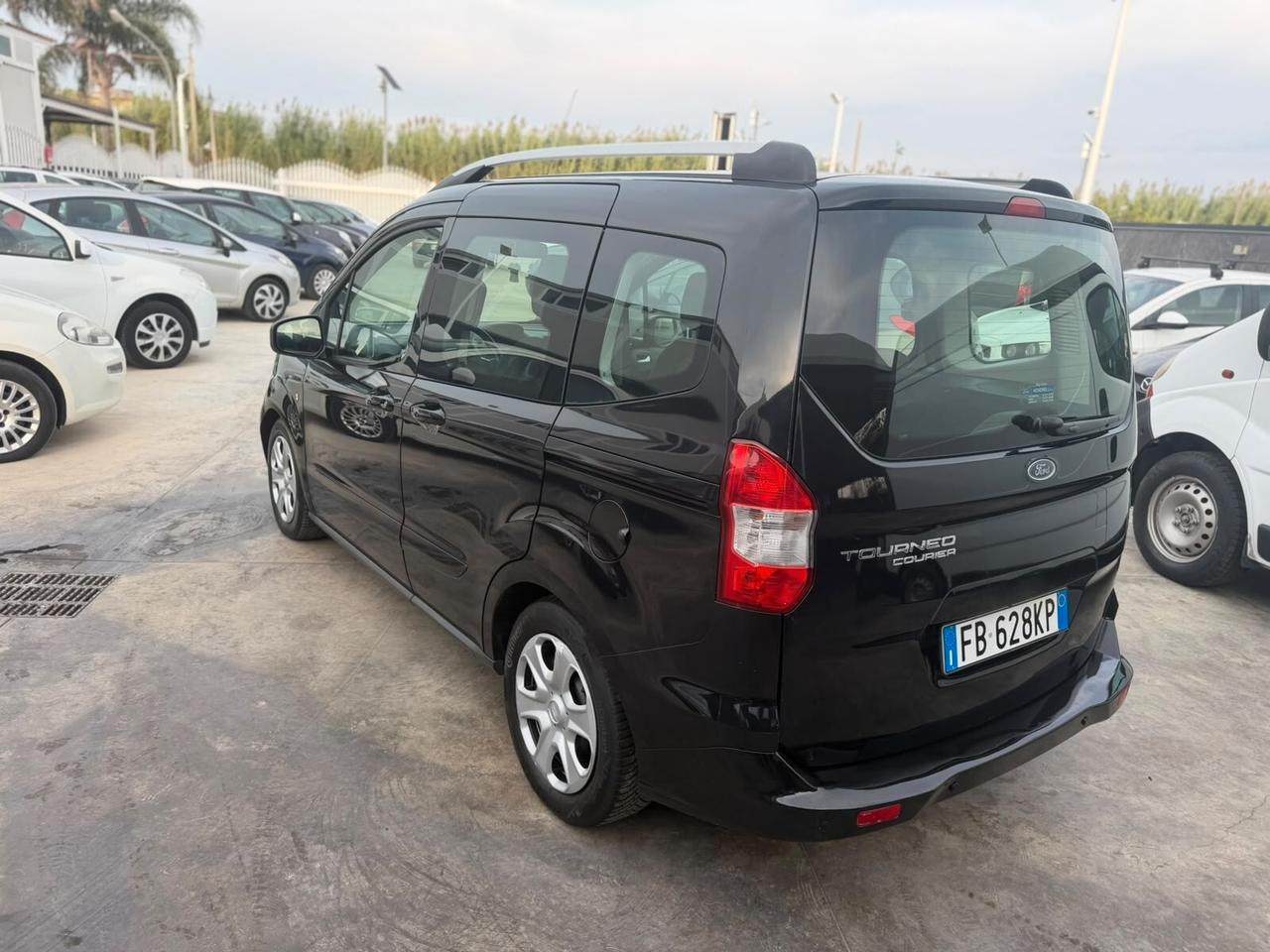 Ford Tourneo Courier 1.5 TDCI 75 CV Titanium