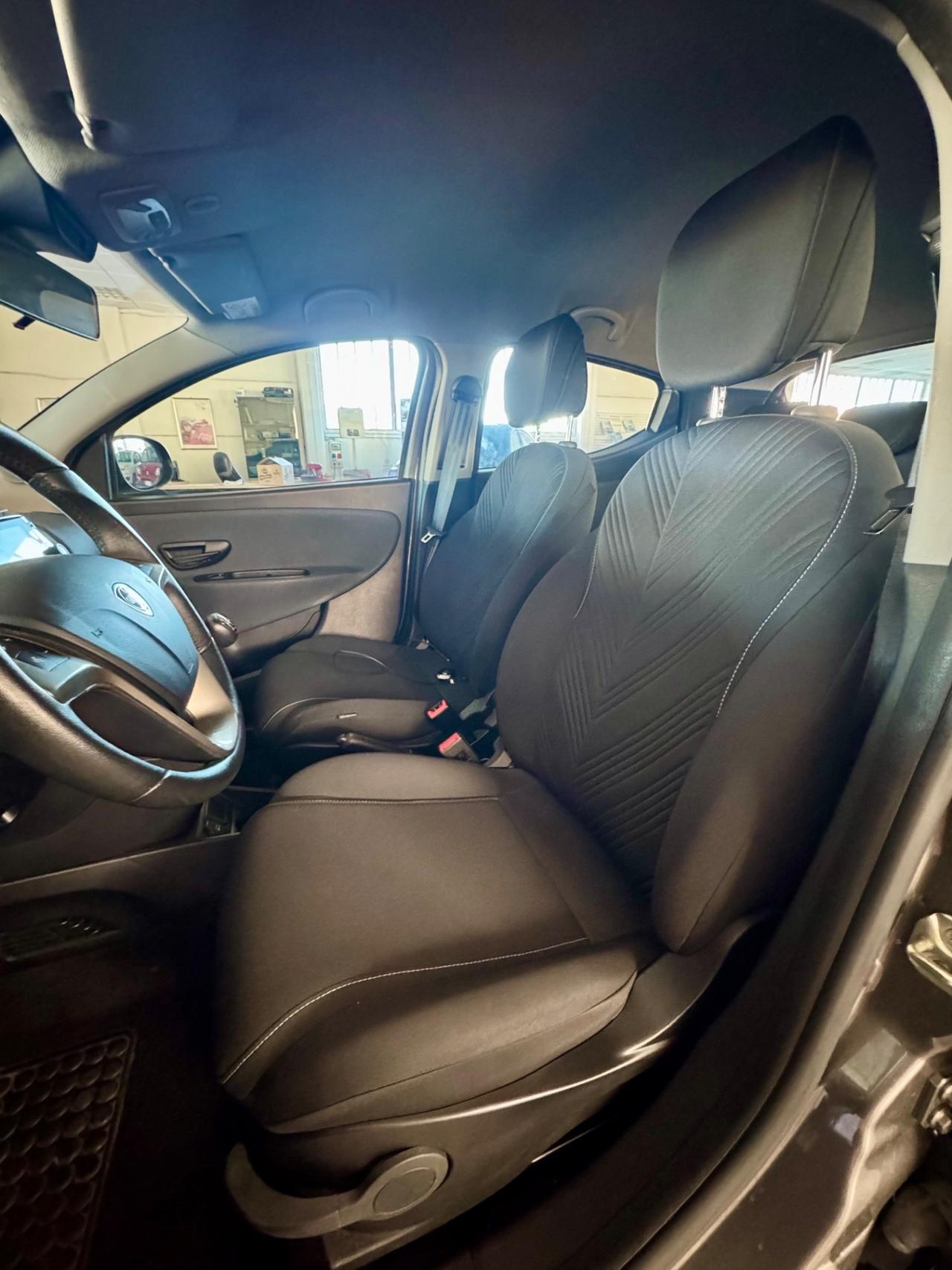 Lancia Ypsilon 1.0 FireFly 5 porte S&S Hybrid Gold