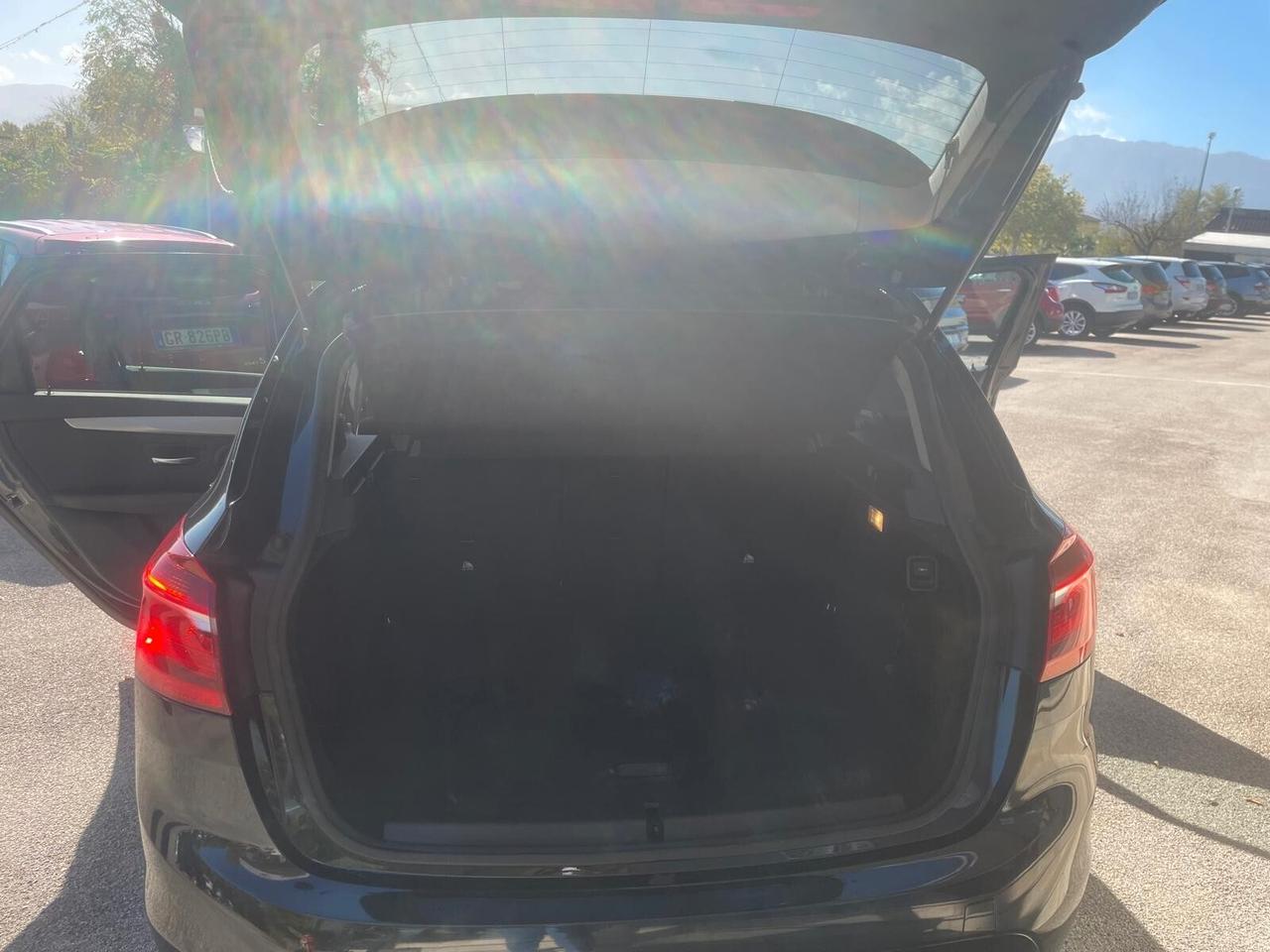 Bmw 2er Active Tourer 218d Luxury AUTOM.