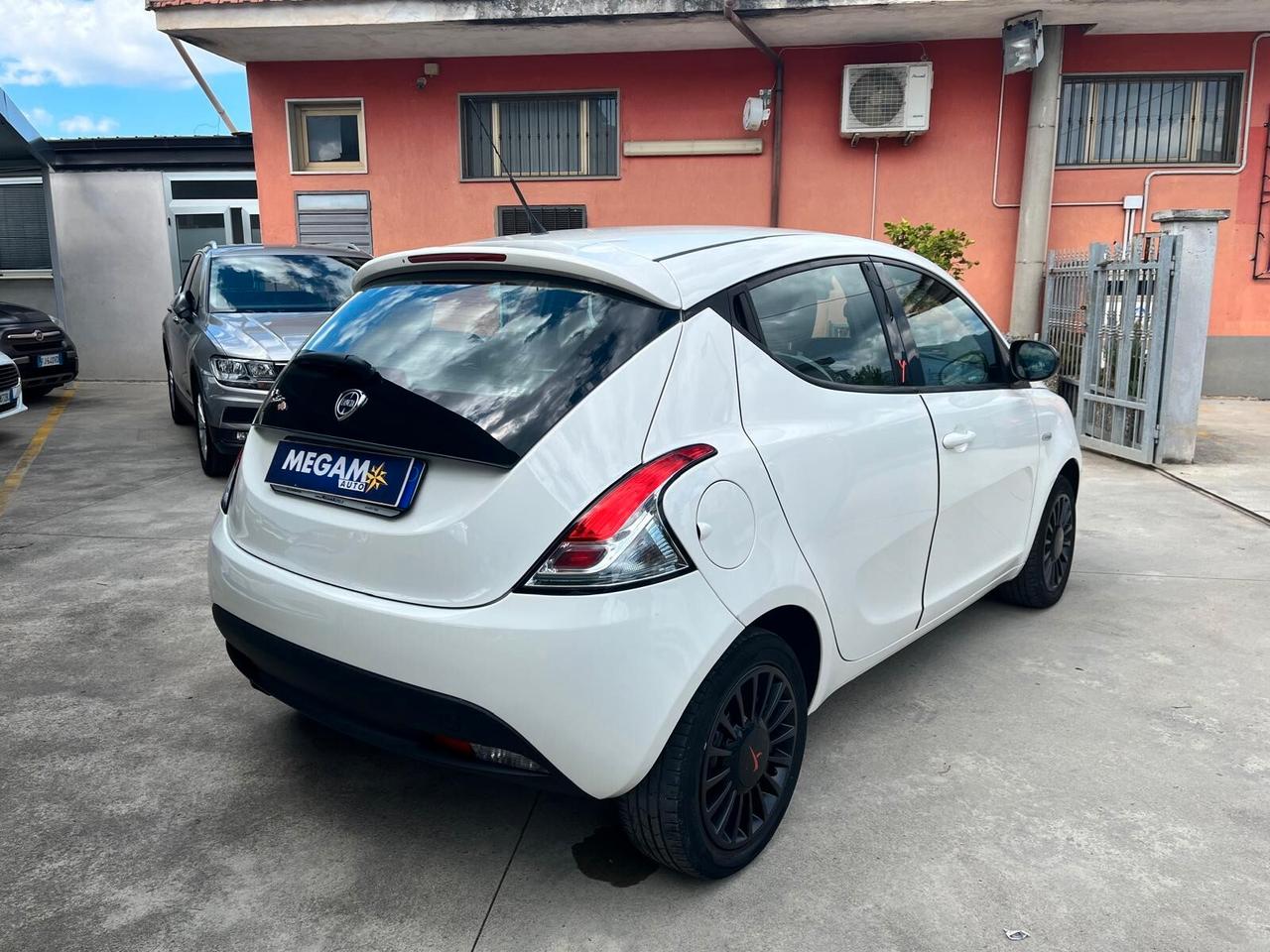 Lancia Ypsilon 1.2 69 CV 5 porte Elefantino