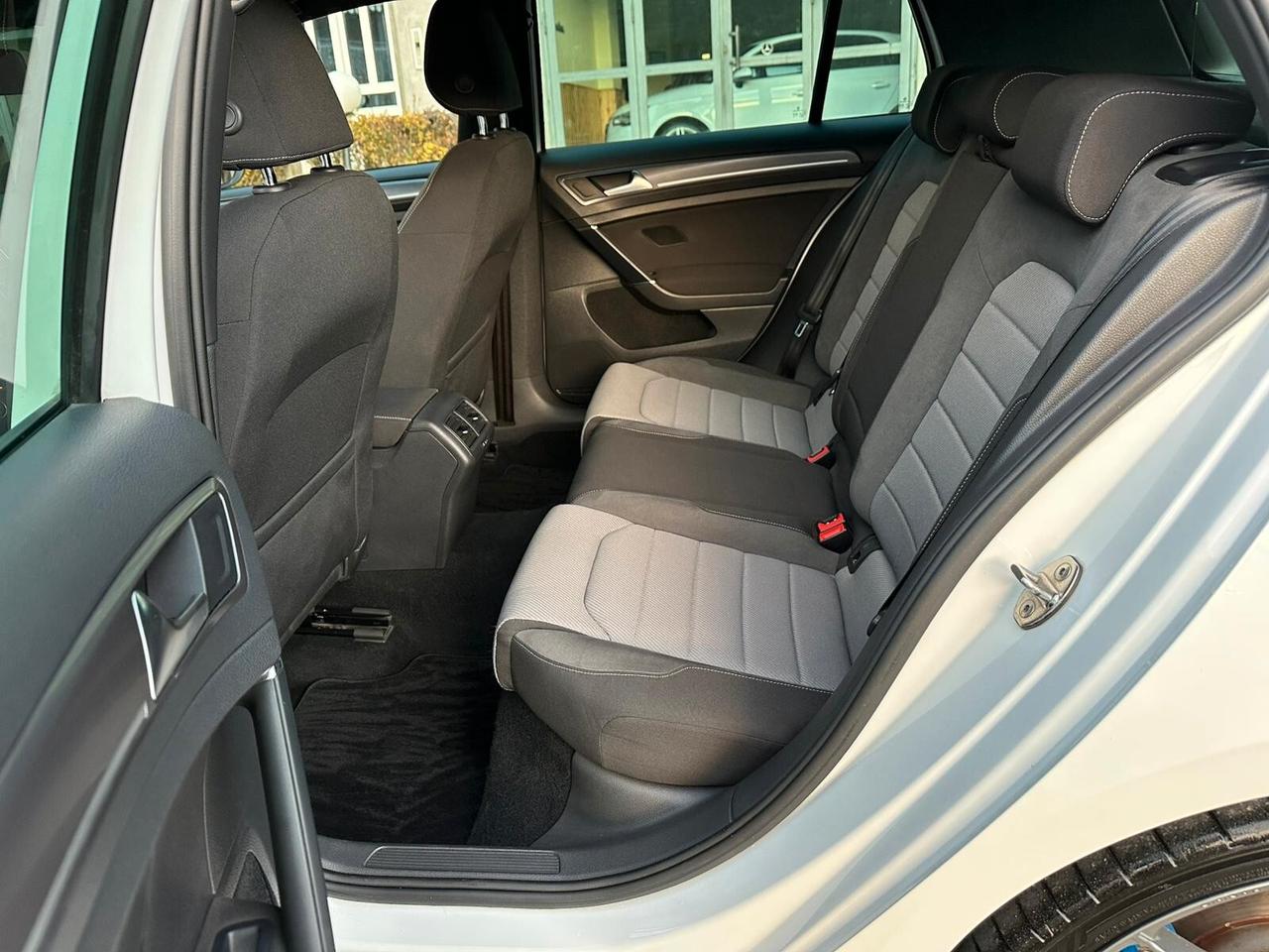 Volkswagen Golf 2.0 TDI 150 CV ALLESTIMENTO R-LINE