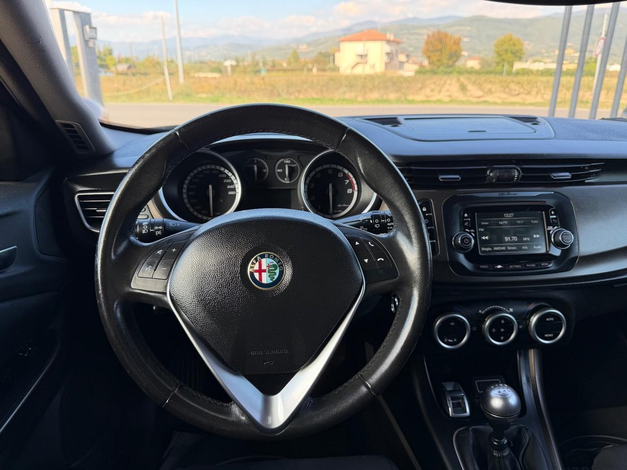 Alfa Romeo Giulietta 1.4 Turbo okenopatentati Total Black