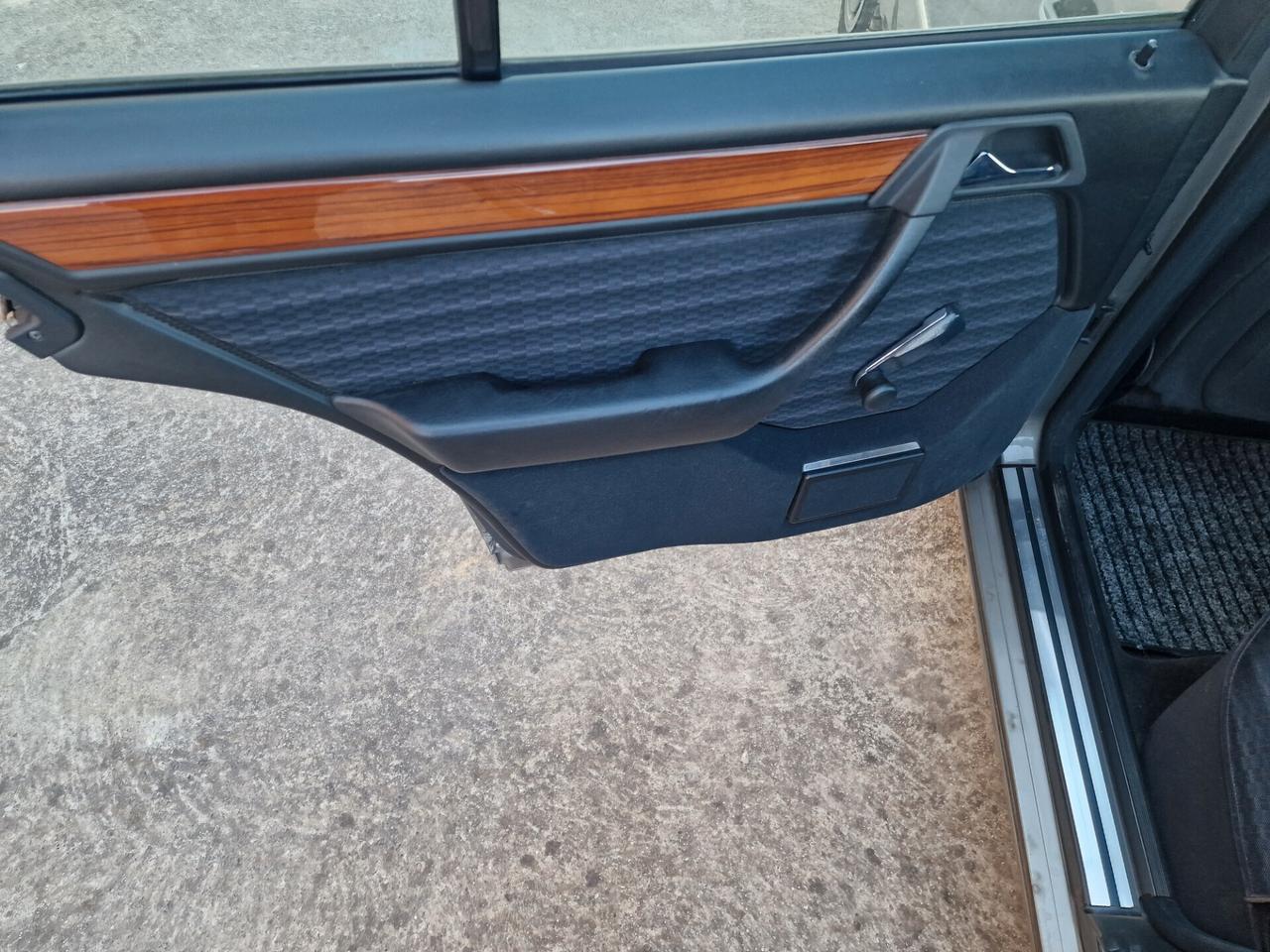 Mercedes-benz 300 200 E