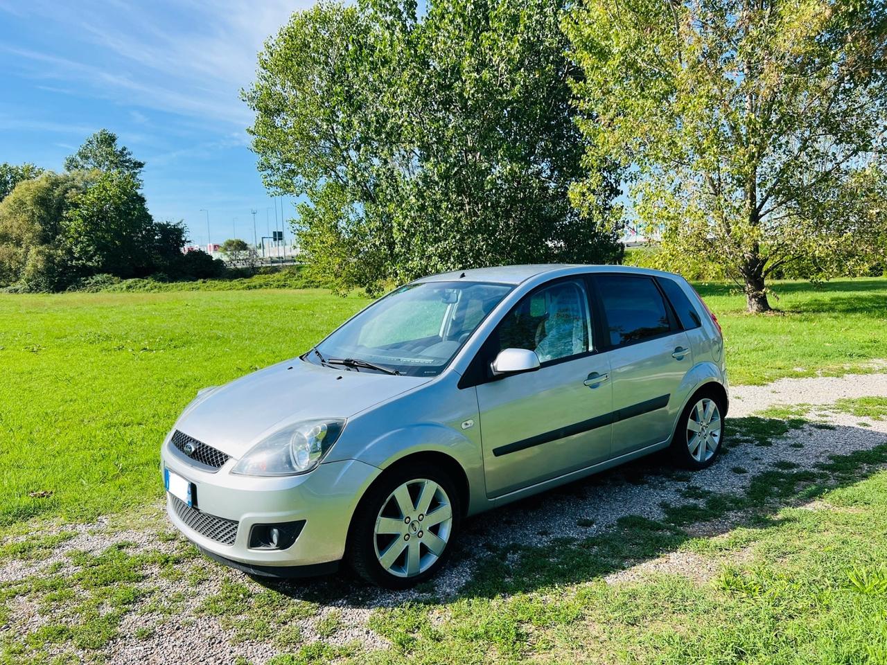 Ford Fiesta 1.2 16V 5p. Ghia