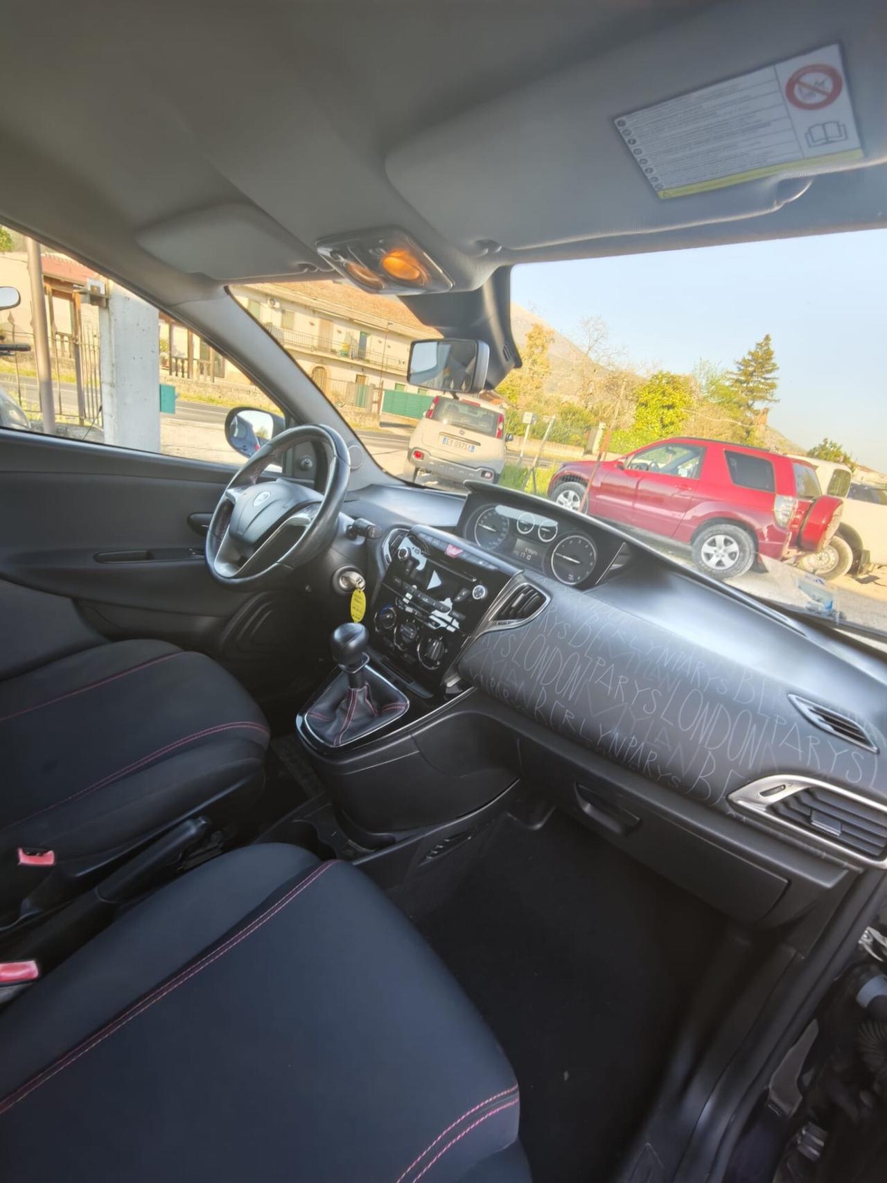 Lancia Ypsilon 1.2 69 CV 5 porte Platinum km 94 mila garantita 12 mesi