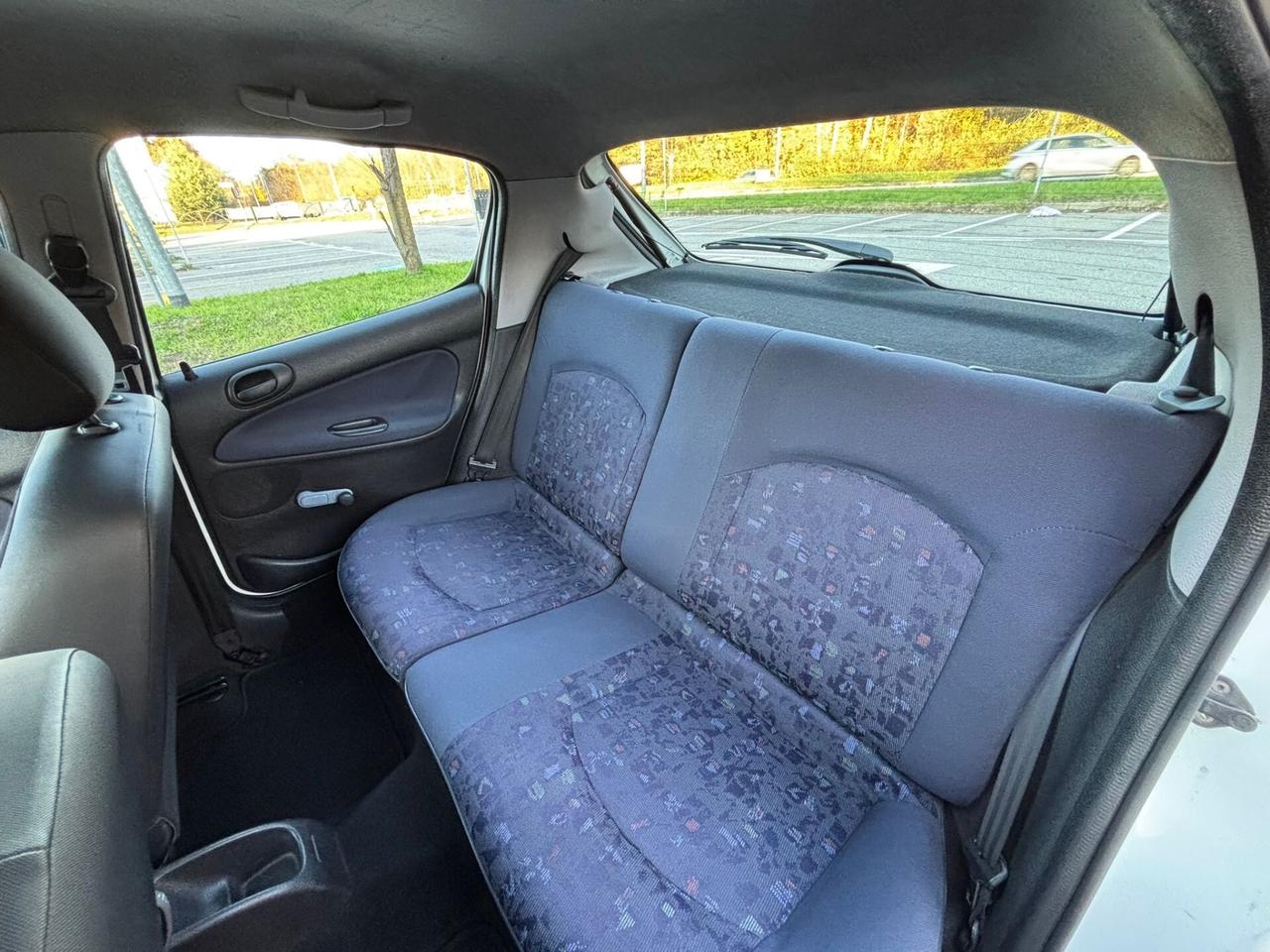 Peugeot 206 1.1 5p. XT