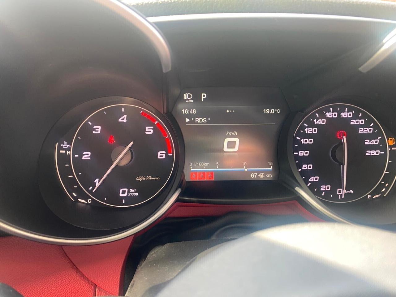Alfa Romeo Giulia 2.2 Turbodiesel 210 CV AT8 AWD Q4 Veloce