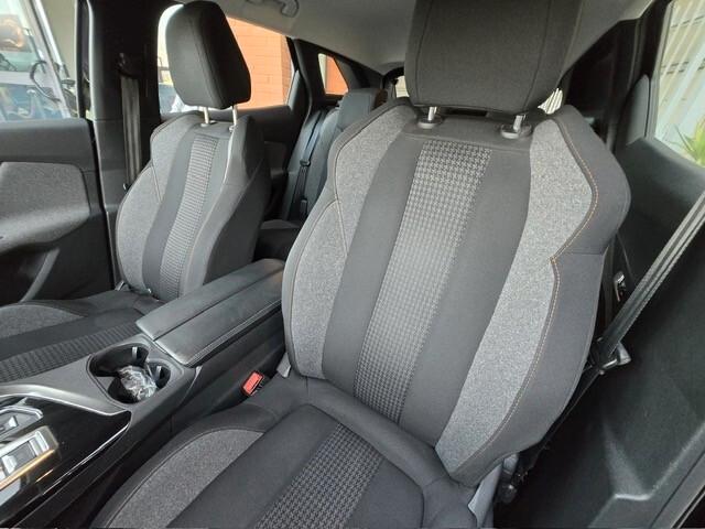 Peugeot 3008 BlueHDi 130 S&S EAT8 Active Pack