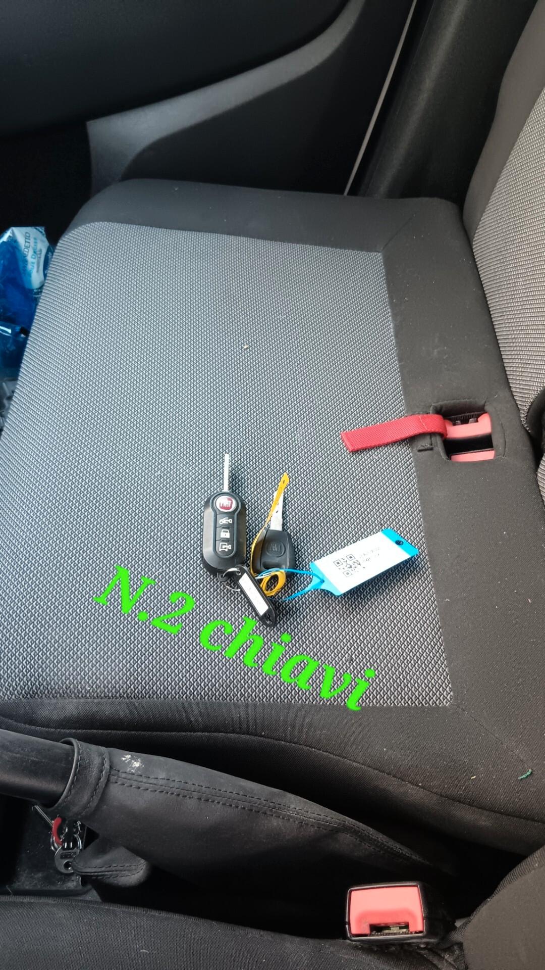 Fiat Doblo 3 posti incidentata sinistrata mondialcars 022