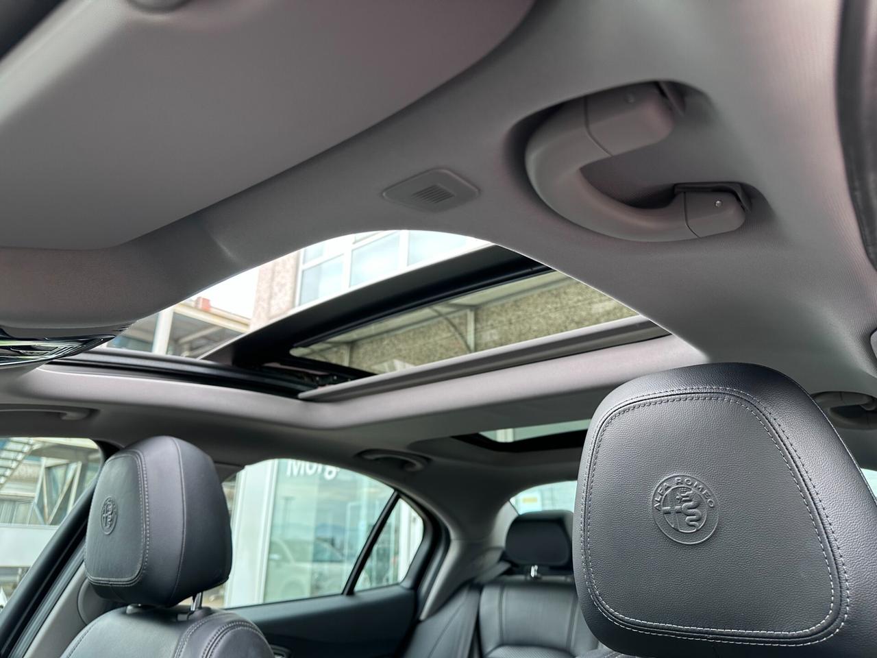 AlfaRomeo Giulia 2.2d 210CV Q4 VELOCE EURO6D TETTO APRIBILE! PELLE