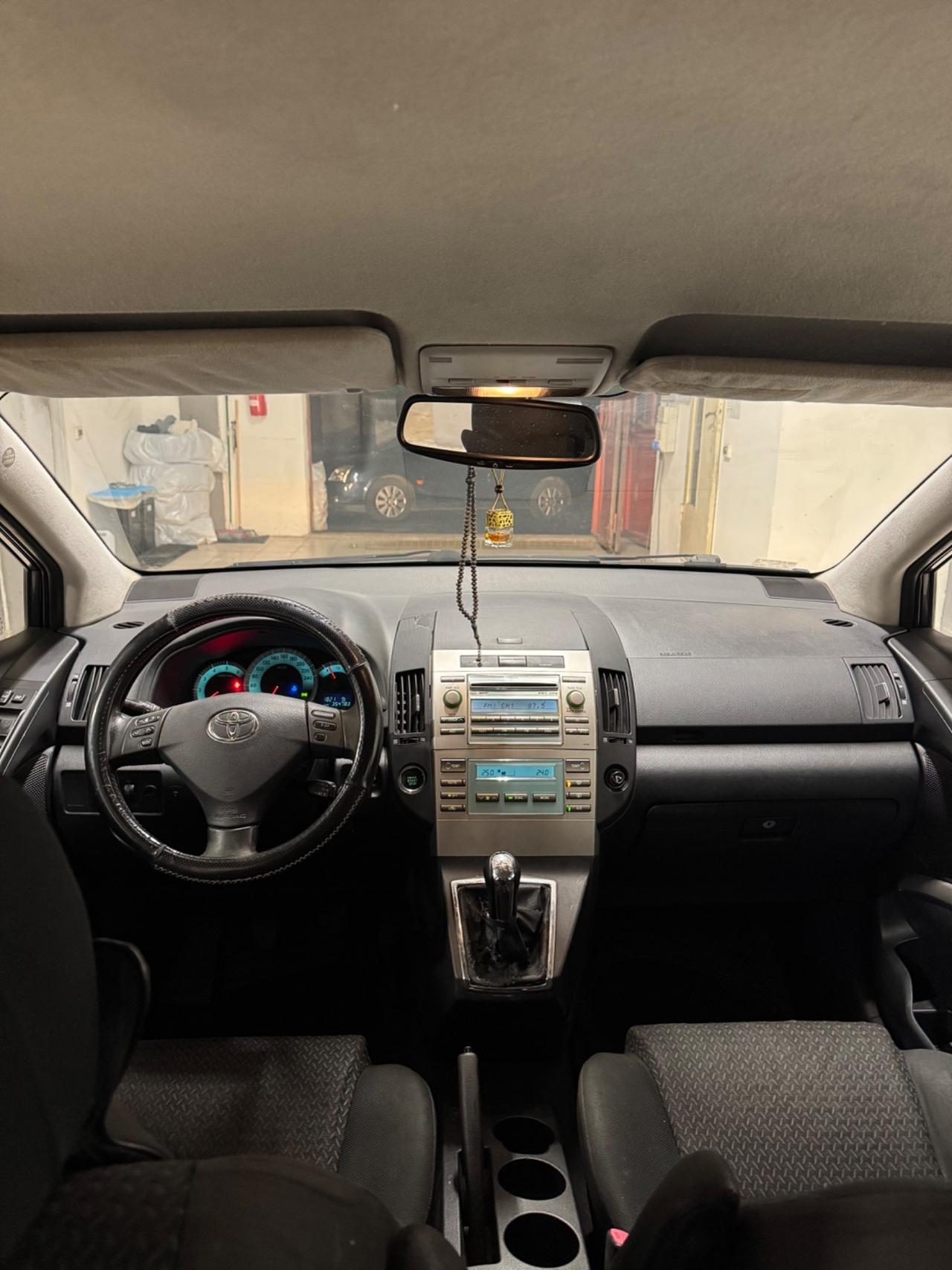 Toyota Corolla Verso 2.2 16V D-4D D-Cat