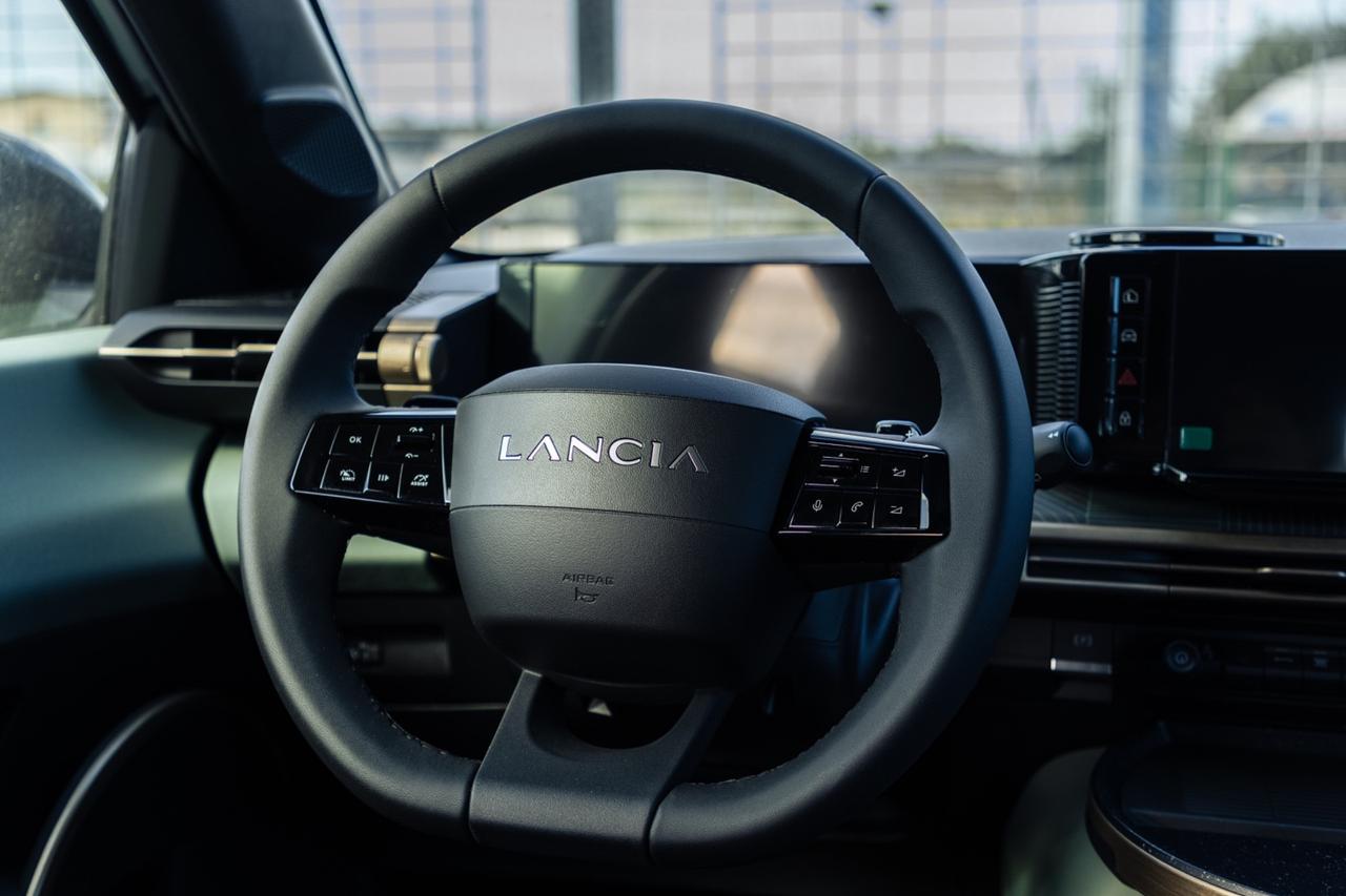 LANCIA YPSILON 1.2 HYBRID e-DCT – EDIZIONE LIMITATA CASSINA