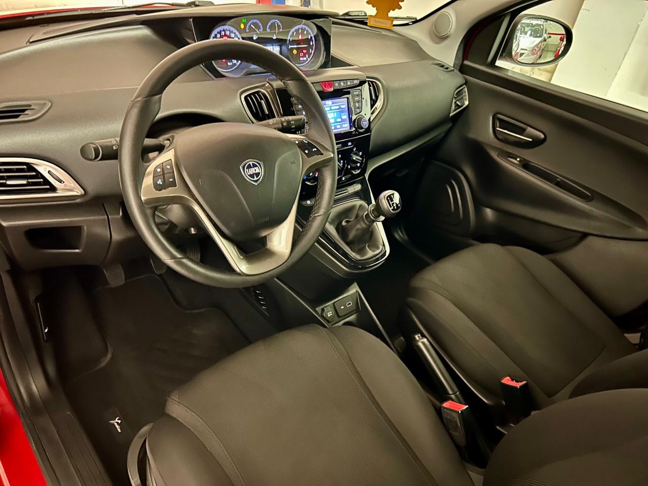 Lancia Ypsilon 1.2 69 CV 5 porte S&S Platinum