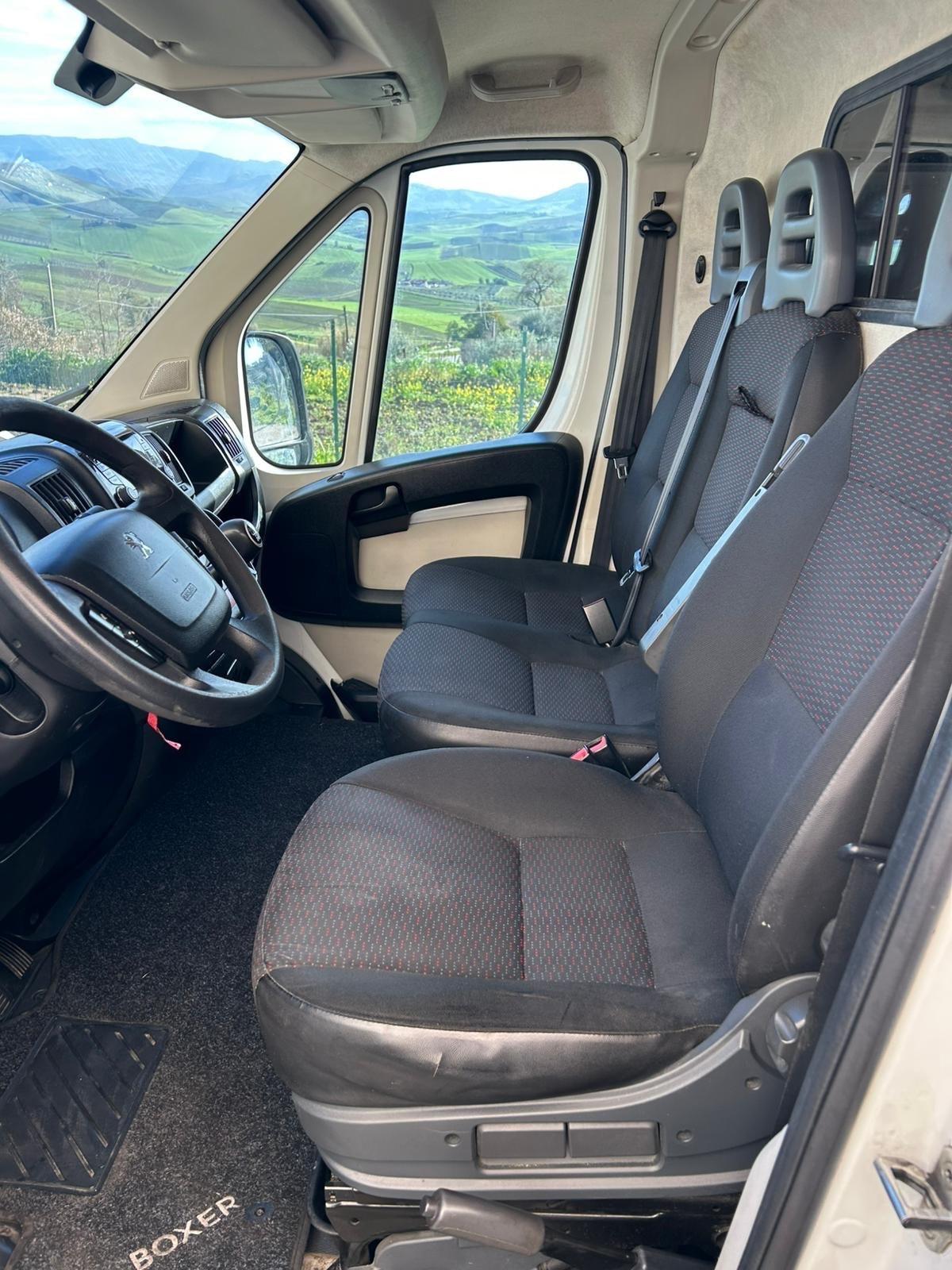 Peugeot Boxer 330 2.0 BlueHDi PC Cabinato