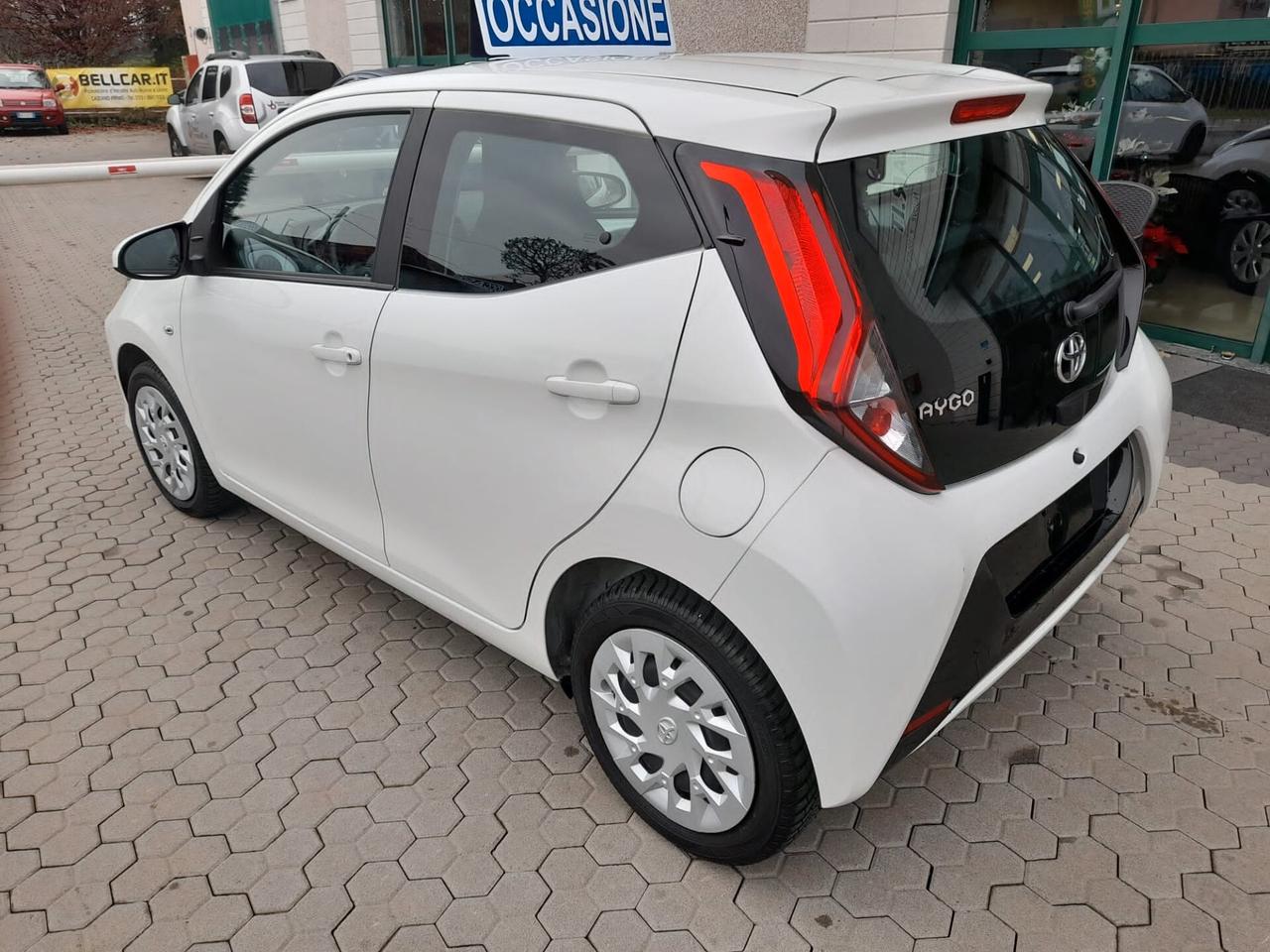 Toyota Aygo Connect 1.0 VVT-i 72 CV 5 porte x-play