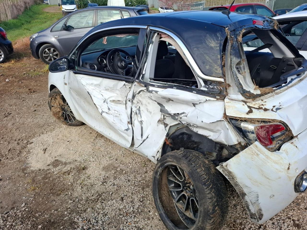 OPEL ADAM XFACTOR 1.2 BENZINA 2019 SINISTRATA