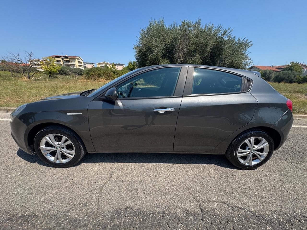Giulietta 1.6 diesel 105 X neopatentati telefono lega impeccabile