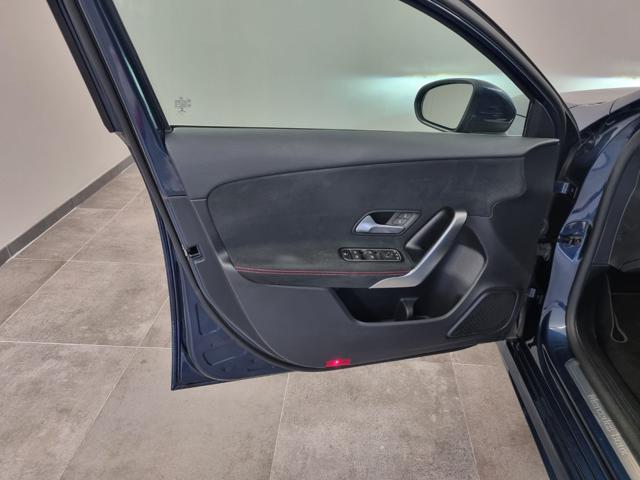 MERCEDES-BENZ A 180 d Automatic Premium