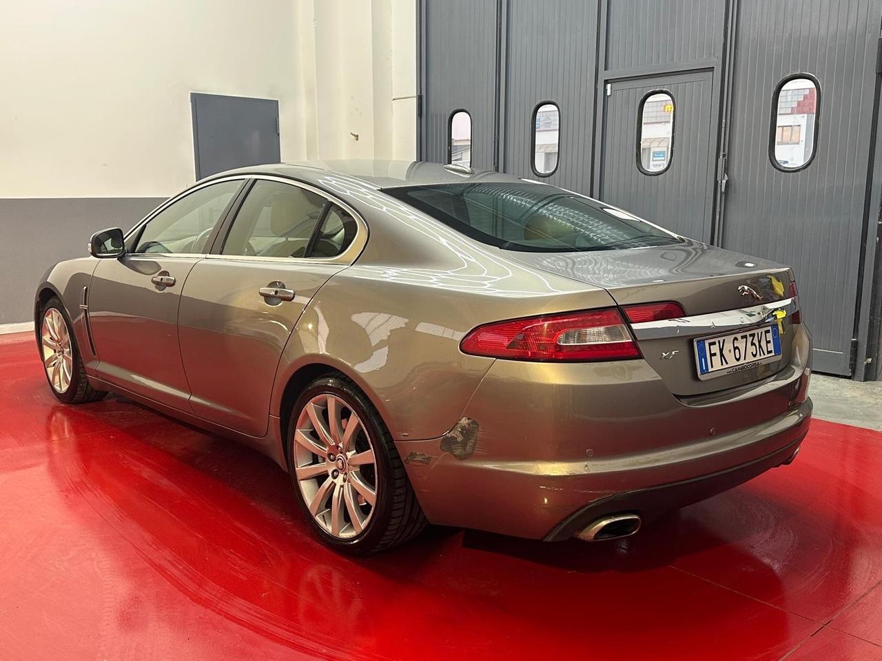 Jaguar XF 2.7D V6 Luxury