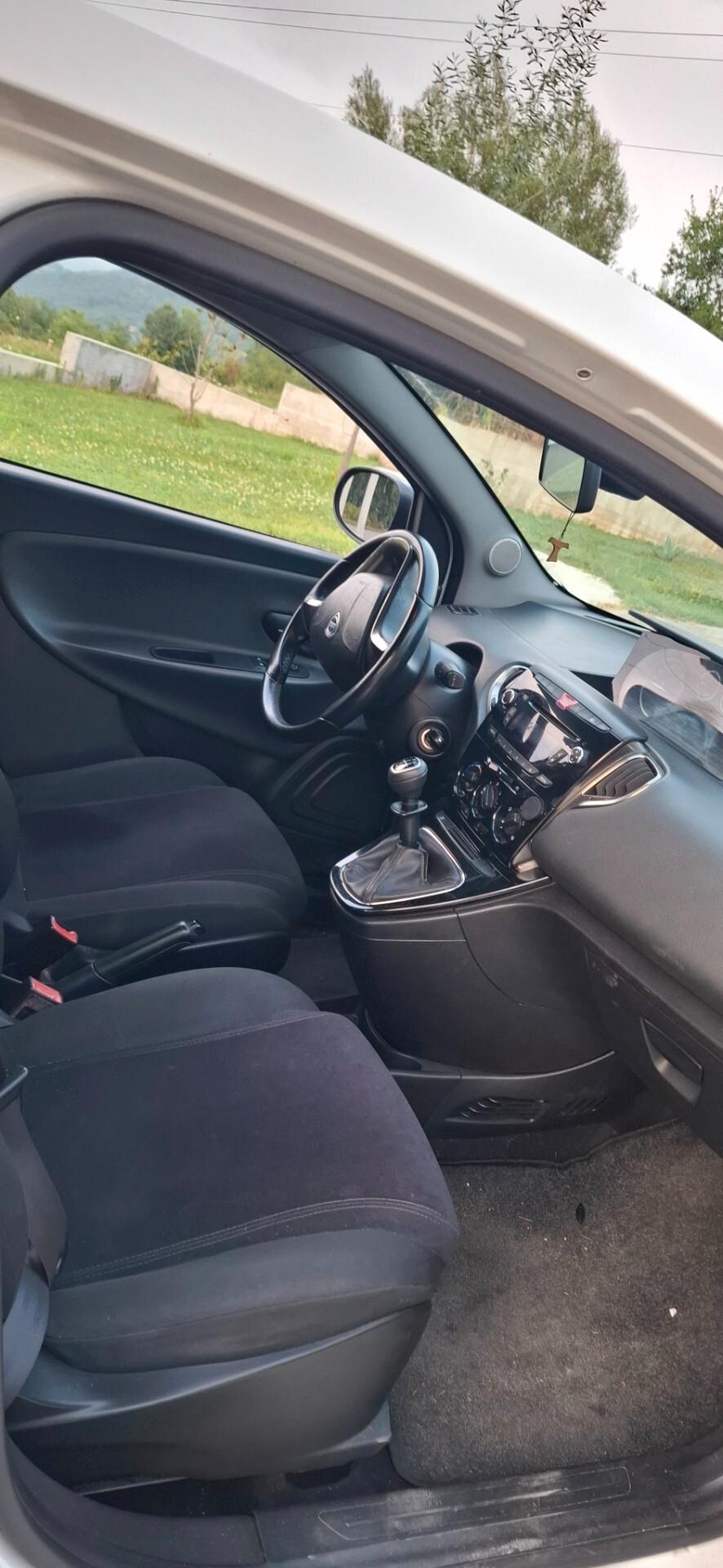 Lancia Ypsilon 1.2 69 CV 5 porte GPL Ecochic Silver