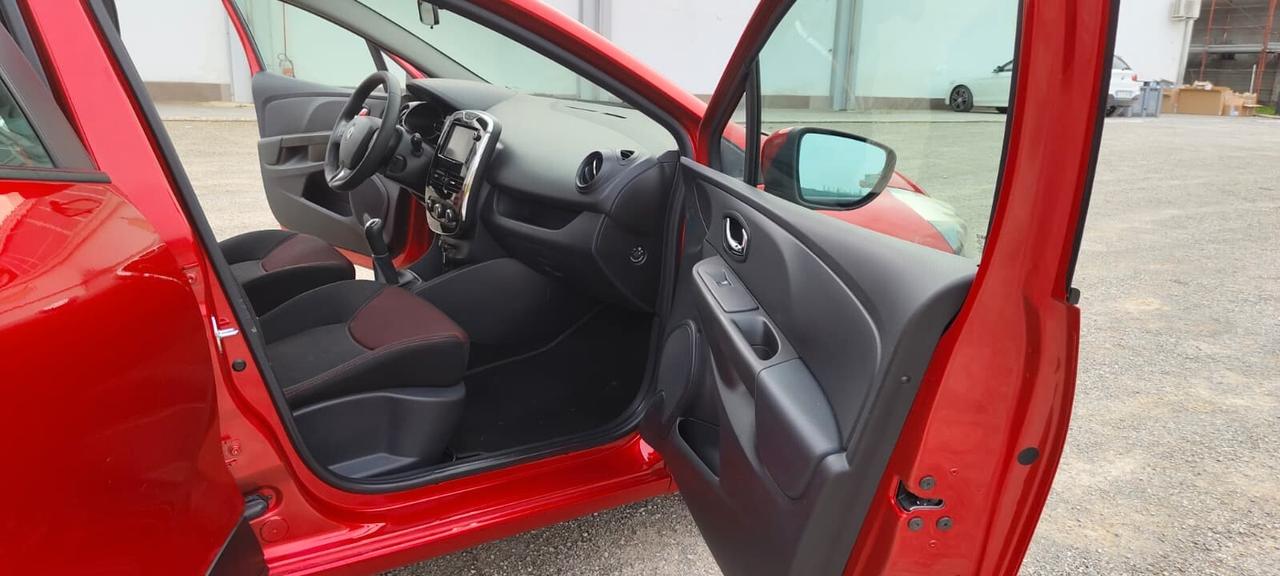 Renault Clio 1.2 75CV 5 porte Costume National