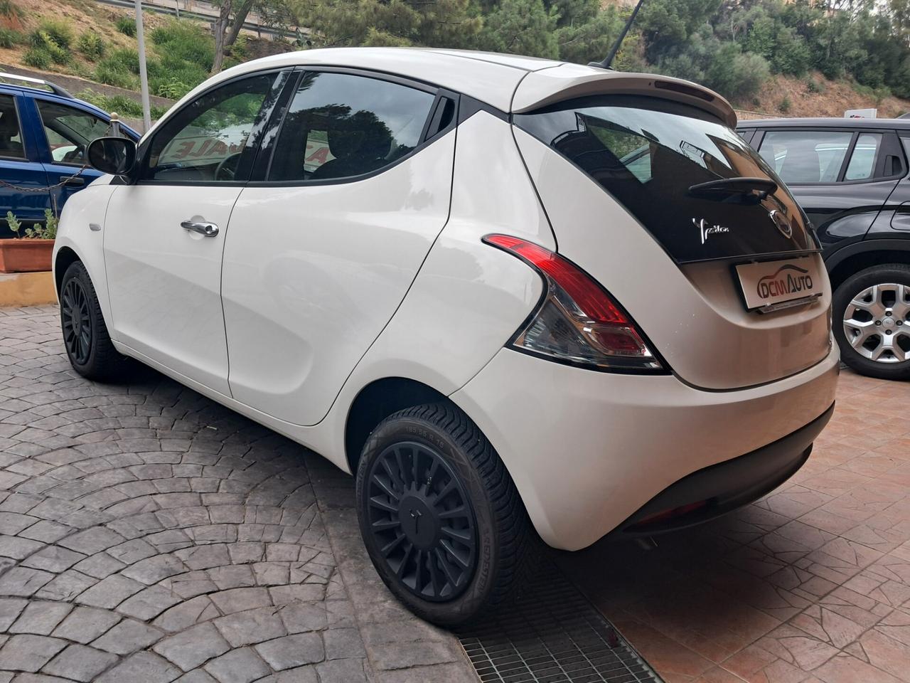 Lancia Ypsilon 1.0 FireFly 5 porte S&S Hybrid Silver
