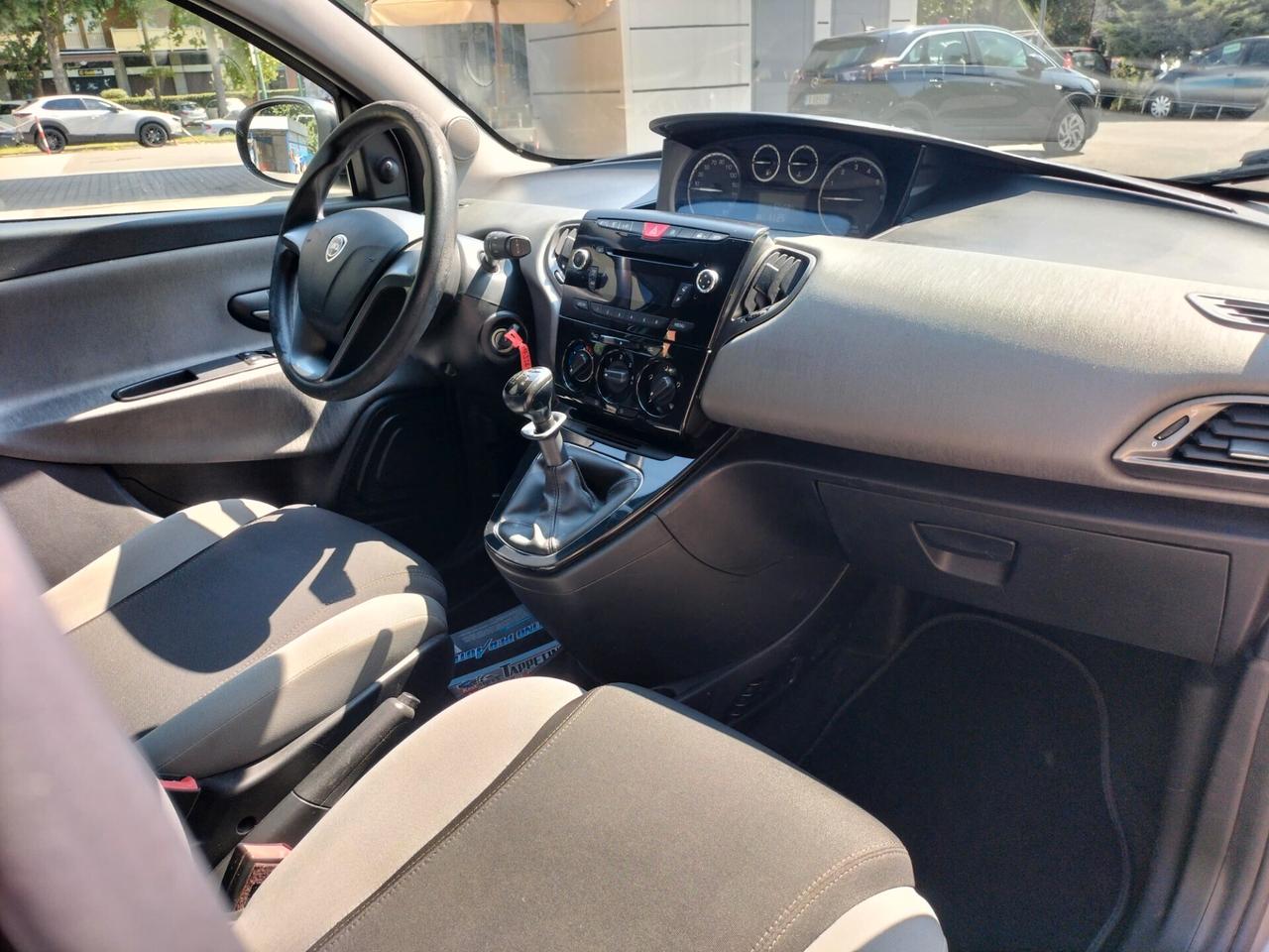 Lancia Ypsilon 1.2 69 CV 5 porte S&S Silver