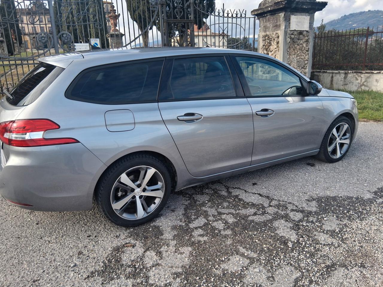 Peugeot 308 BlueHDi 120 S&S EAT6 SW Allure