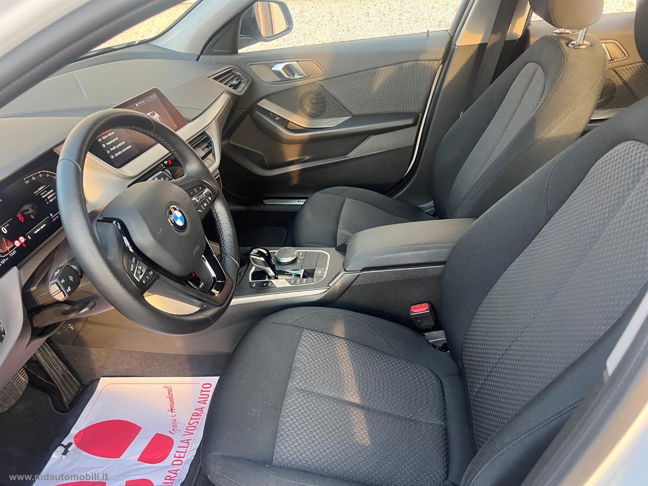 BMW 118i 5p. Advantage AUTOMATICO NAVIGATORE