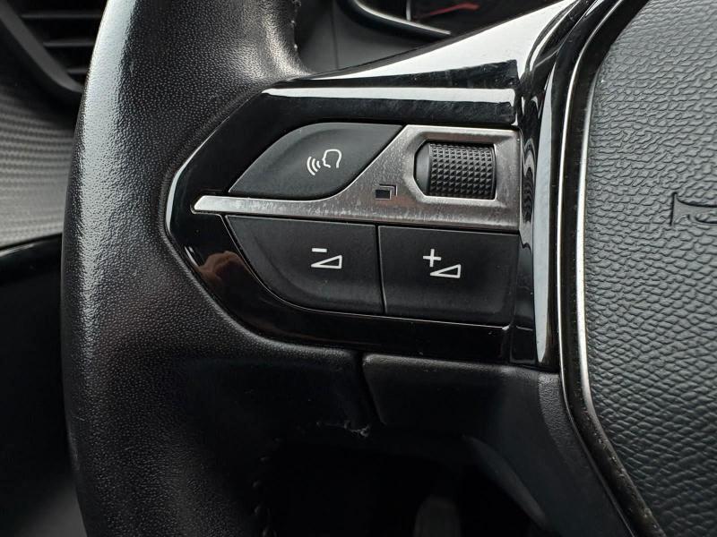 Peugeot 208 5 Porte 1.2 puretech Active s&s 75cv ADATTA NEOPATENTATI