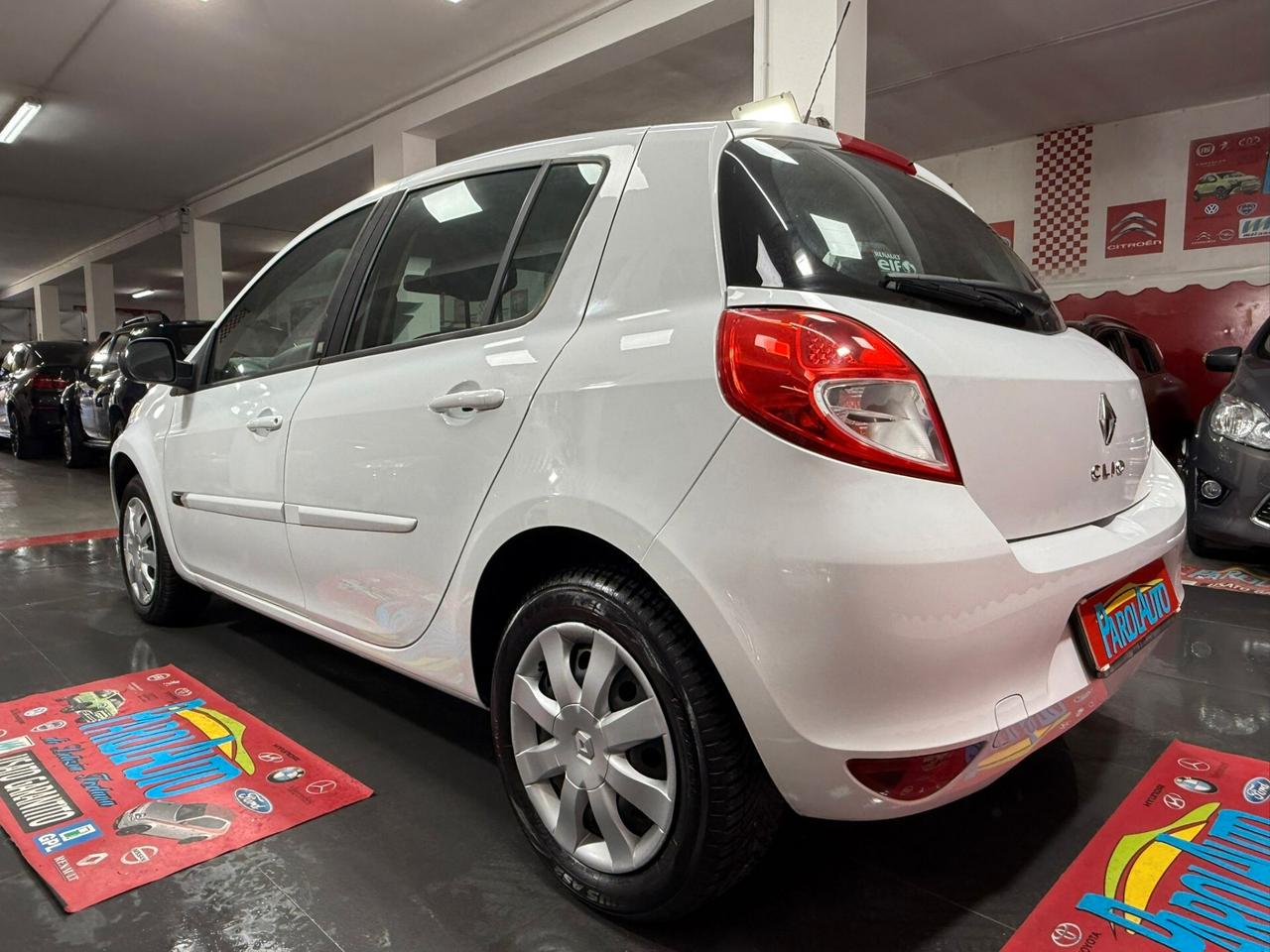 Renault Clio 1.2 16V 75cv Luxe - 2011