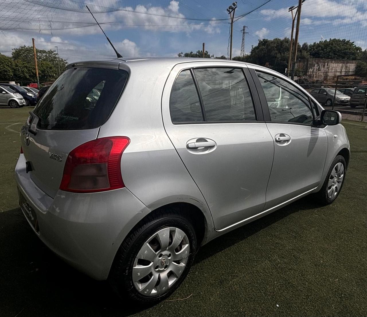 Toyota Yaris 1.0 5 porte
